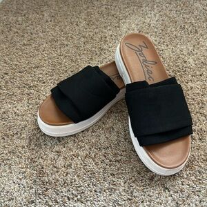 Black Zodiac slides, sz 10